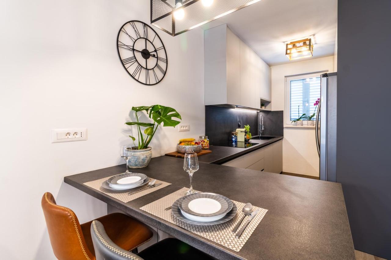 The One Apartment สปลิท ภายนอก รูปภาพ