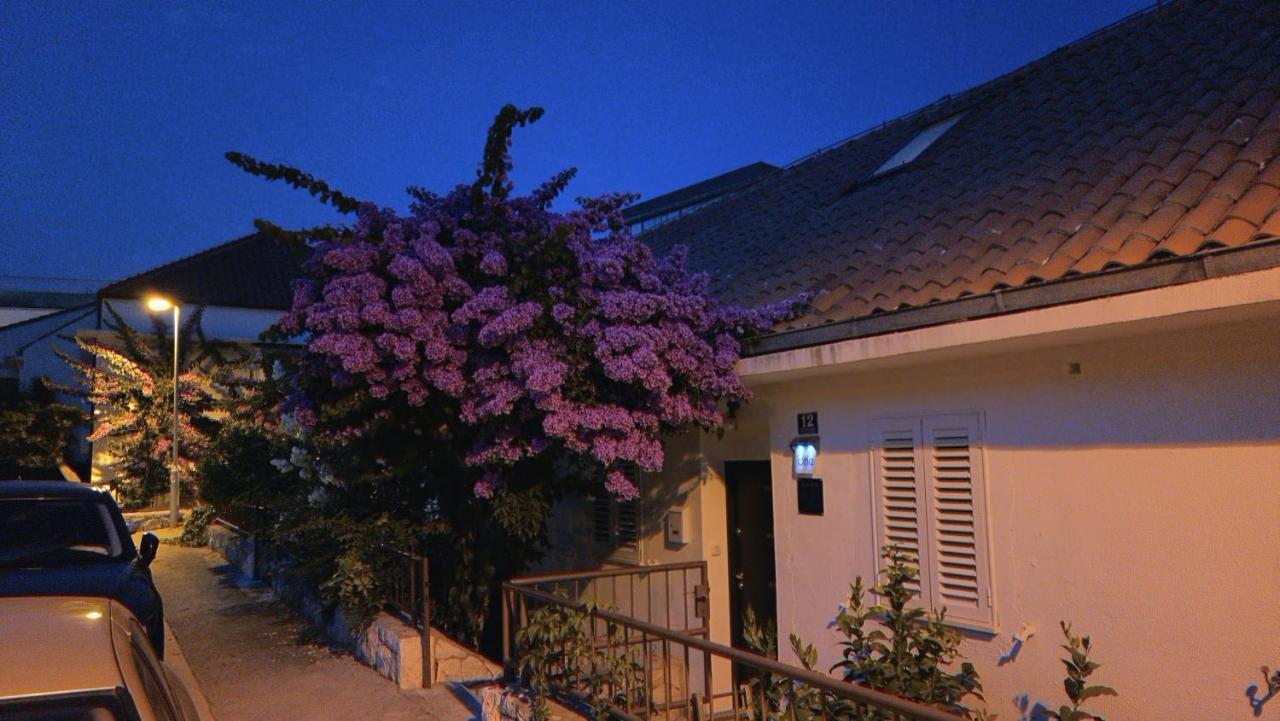 The One Apartment สปลิท ภายนอก รูปภาพ